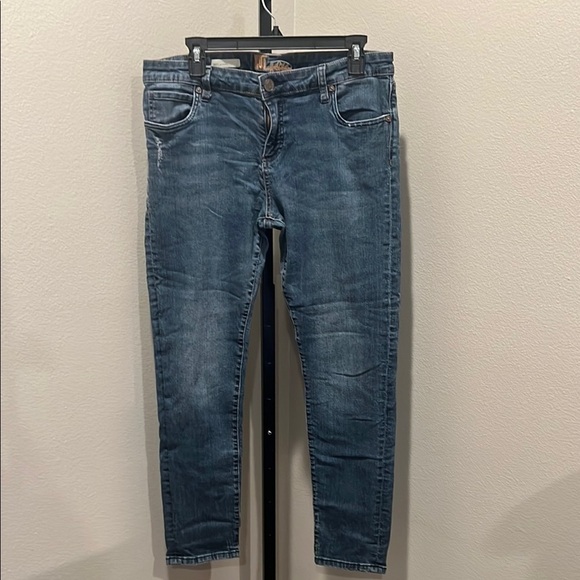 Kut from the Kloth KatybBoyfriend Jeans with Lived-In Look - Picture 1 of 3